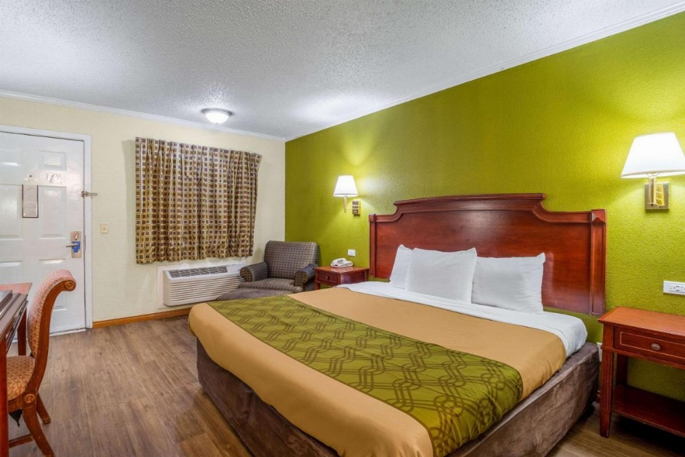 Rodeway Inn & Suites Fort Jackson Image 41