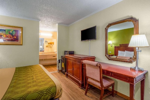 Rodeway Inn & Suites Fort Jackson image 42