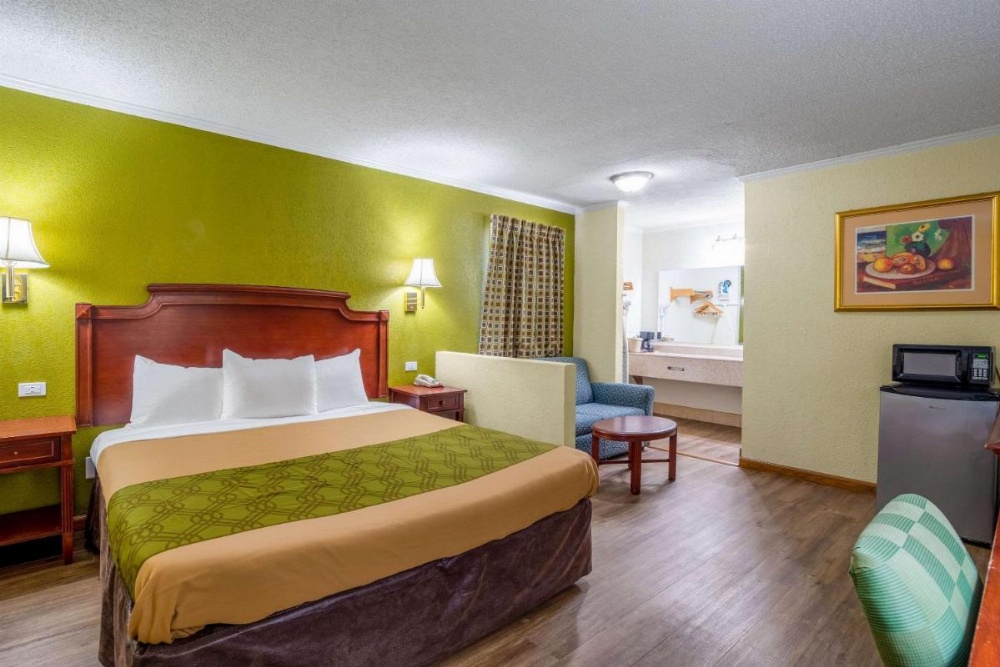 Rodeway Inn & Suites Fort Jackson Image 43