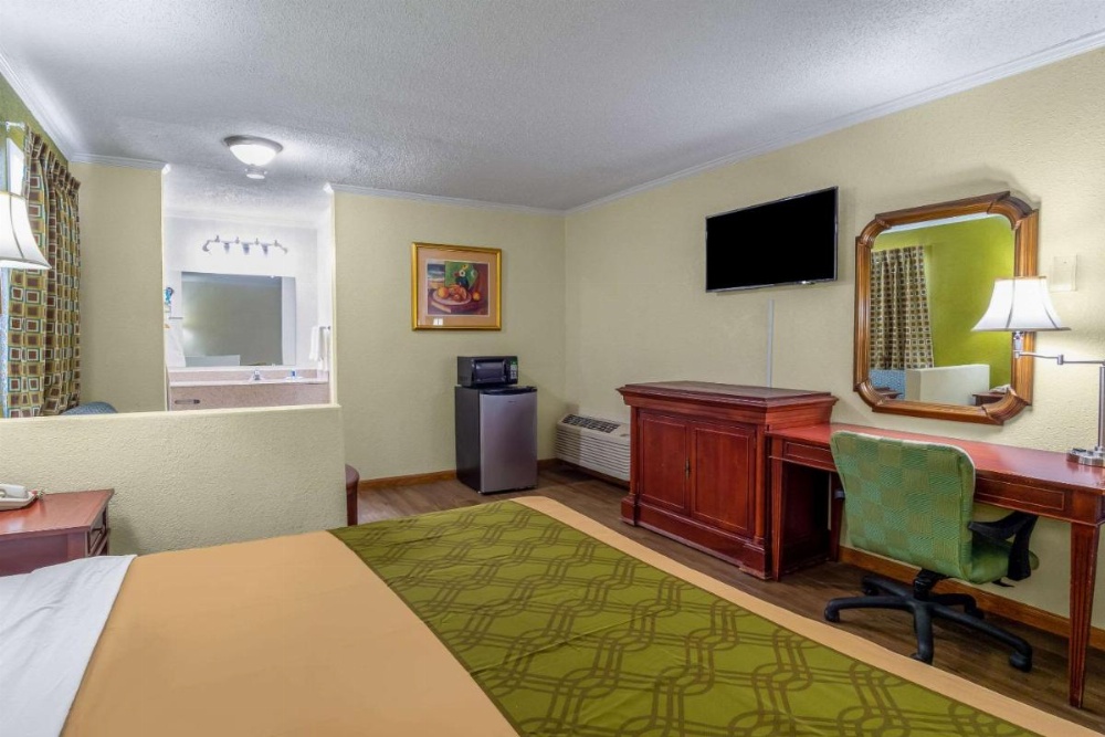 Rodeway Inn & Suites Fort Jackson Image 44